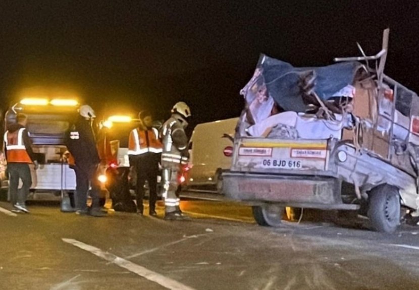 TEM Otoyolu Edirne istikameti Beykoz Kavacık mevkisinde sabaha karşı devrilen