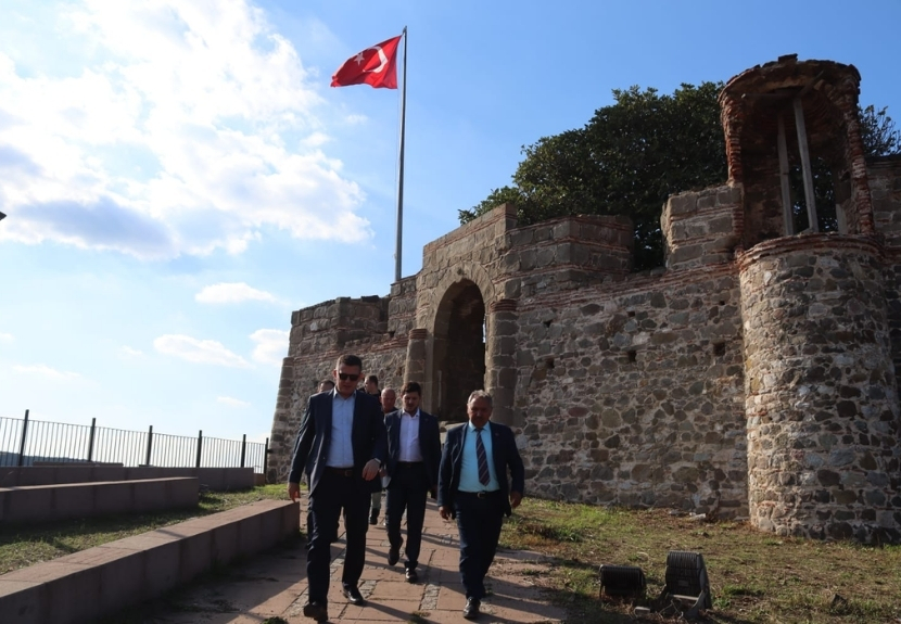 Beykoz Kaymakamı Dr. Fatih Ürkmezler, ilçedeki mahallelleri ziyaret etmeye devam