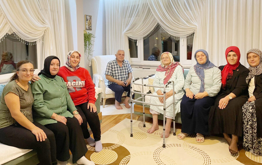 MHP bir ayda Beykoz’un 7 mahallesinde 20 kapıyı çaldı 2 mhp bir ayda beykozun 7 mahallesinde 20 kapiyi caldi 8 e1761834861853