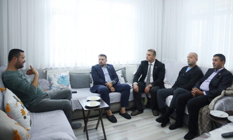 MHP bir ayda Beykoz’un 7 mahallesinde 20 kapıyı çaldı 1 mhp bir ayda beykozun 7 mahallesinde 20 kapiyi caldi 9 e1761834822524