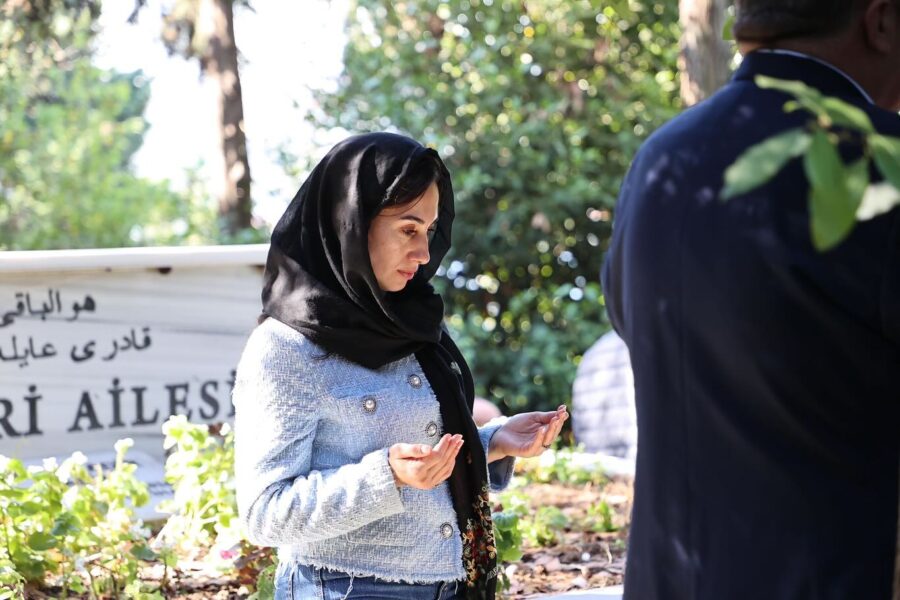 Mesut Yılmaz Beykoz’daki kabri başında dualarla anıldı 1 ozlem vural gurzel e1761841757850