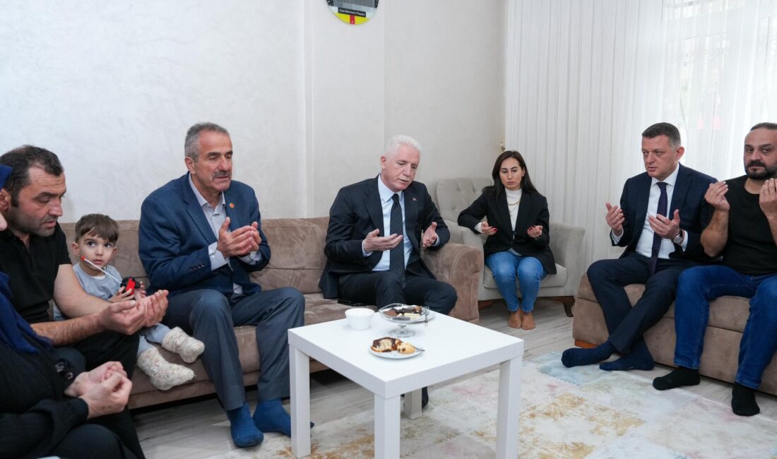 İstanbul Valisi Davut Gül, Kocaeli’ndeki parfüm fabrikasında meydana gelen patlama