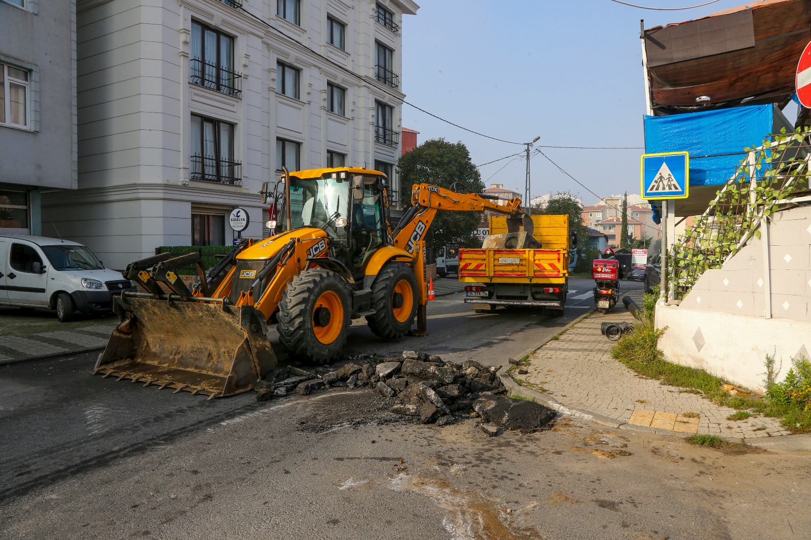 Beykoz Belediyesi, vatandaş memnuniyetini önceleyen şok hizmet programı kapsamında Rüzgarlıbahçe’de