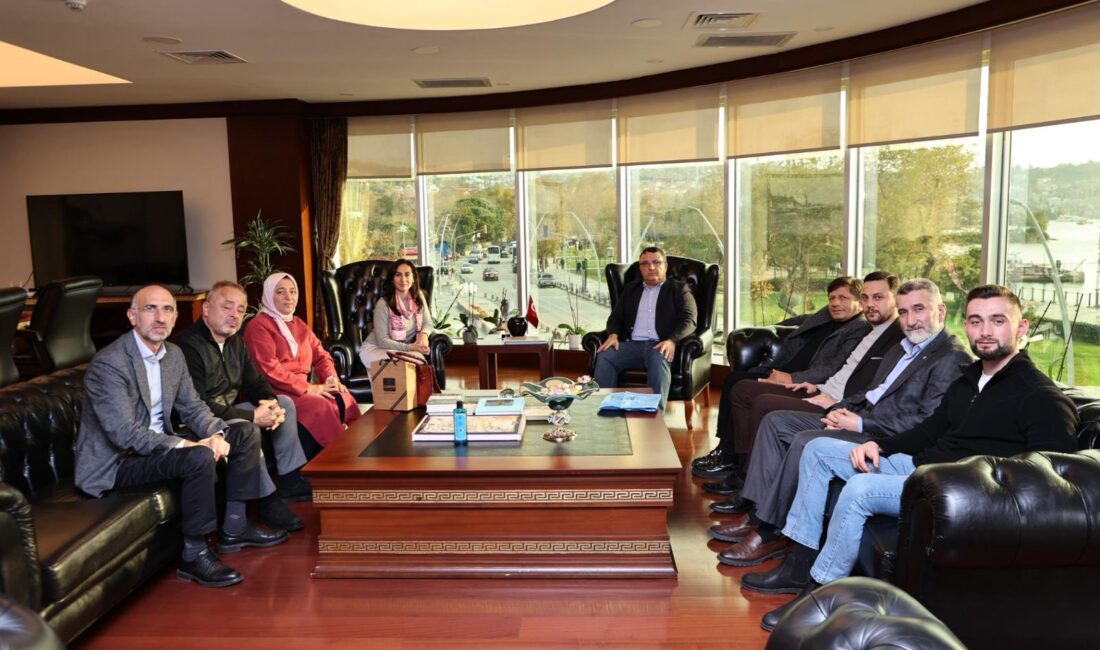 Beykoz Trabzonlular Derneği Başkanı Erdal Uzuner ve Yönetim Kurulu Üyeleri,