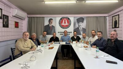 Beykoz Alperenler Derneği olağan kongresinde mevcut başkan Kamil Bülbül ile