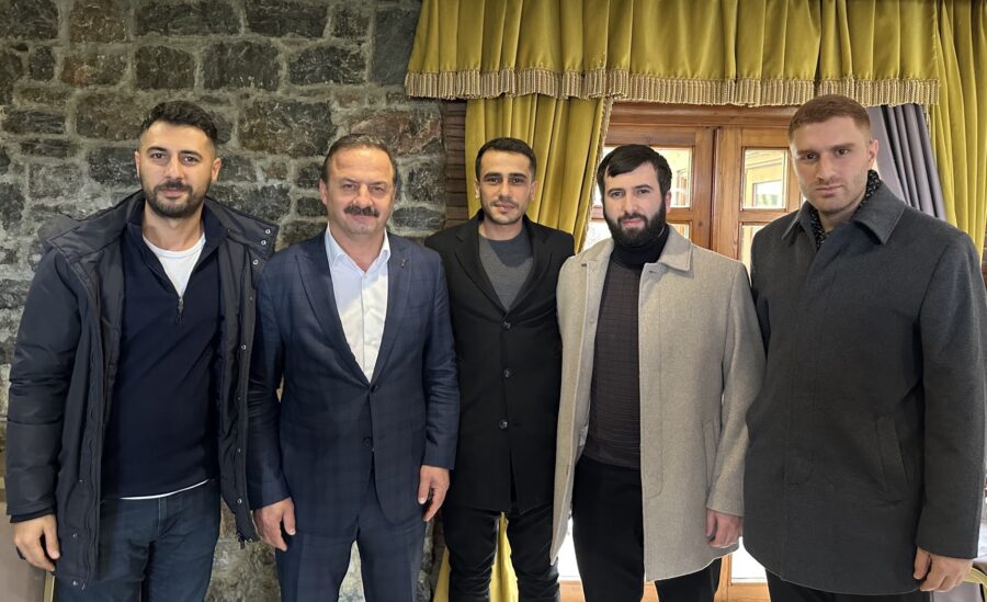 anahtar parti beykozda ince eleyip sik dokuyor 4 e1764432663411