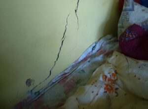 Beykoz Çubuklu Mahallesindeki iki binada oluşan çatlaklar nedeniyle boşaltıldığı bildirildi.