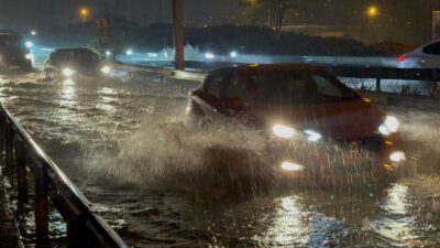 İstanbul Anadolu yakasında yağan aşırı yağmur Beykoz’da etkili oldu… Aşırı