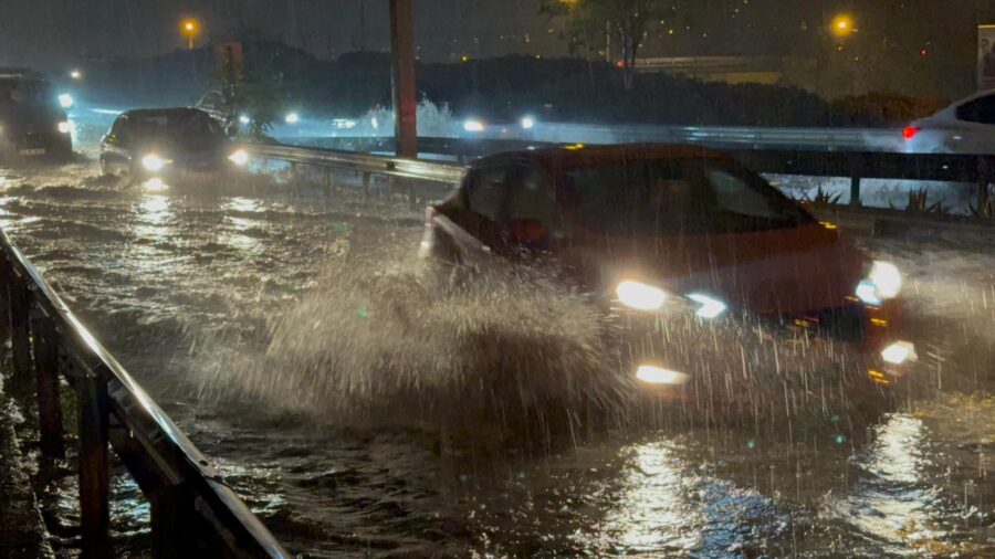İstanbul Anadolu yakasında yağan aşırı yağmur Beykoz’da etkili oldu… Aşırı