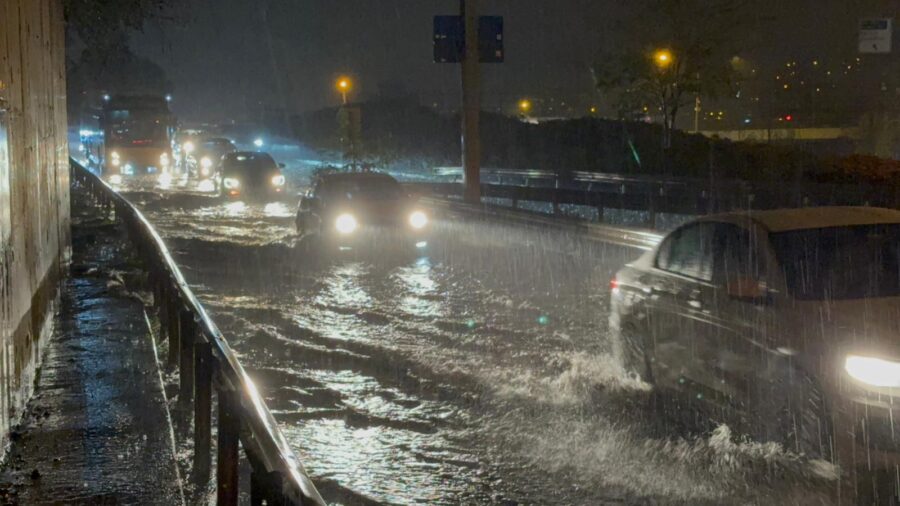 beykoz yagmura teslim oldu yollar dere oldu tasti 2 e1762894445129