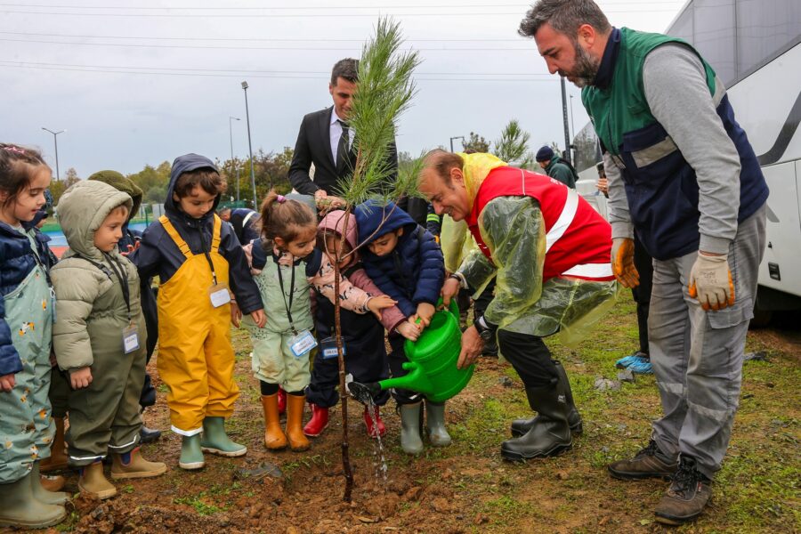 beykozda milli agaclandirma gununde 111 fidan 5 e1762864078236