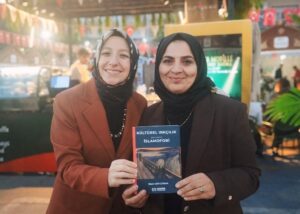 Dost Beykoz Gazetesi yazarlarından felsefeci yazar Büşra Şen Çoban ve