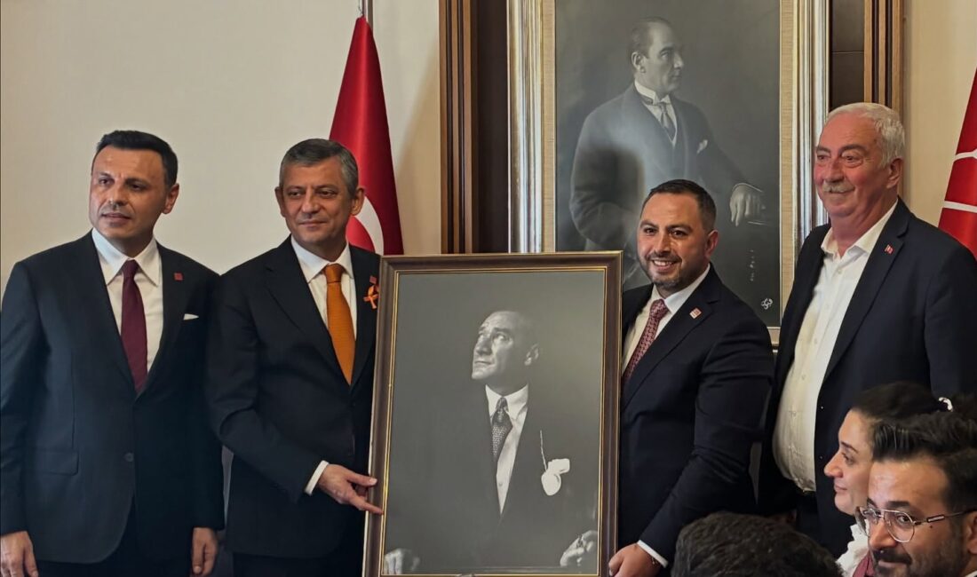 Haraketli günler yaşayan Beykoz siyaseti Melih Karakaya’nın Atatürk portresini konuşuyor…