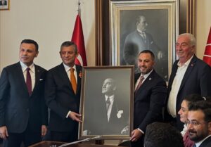 Haraketli günler yaşayan Beykoz siyaseti Melih Karakaya’nın Atatürk portresini konuşuyor…