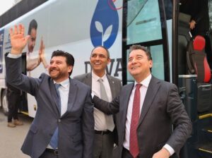 “Dost Kalemler Sofrasına” konuk olan Deva Partisi İlçe Başkanı Şenol Korkmaz, Beykoz’da halkın iradesinin gasp edildiği iddiasında bulunurken, CHP’yi de, halkın iradesine sahip çıkamadıkları gerekçesiyle beceriksizlikle suçladı. 