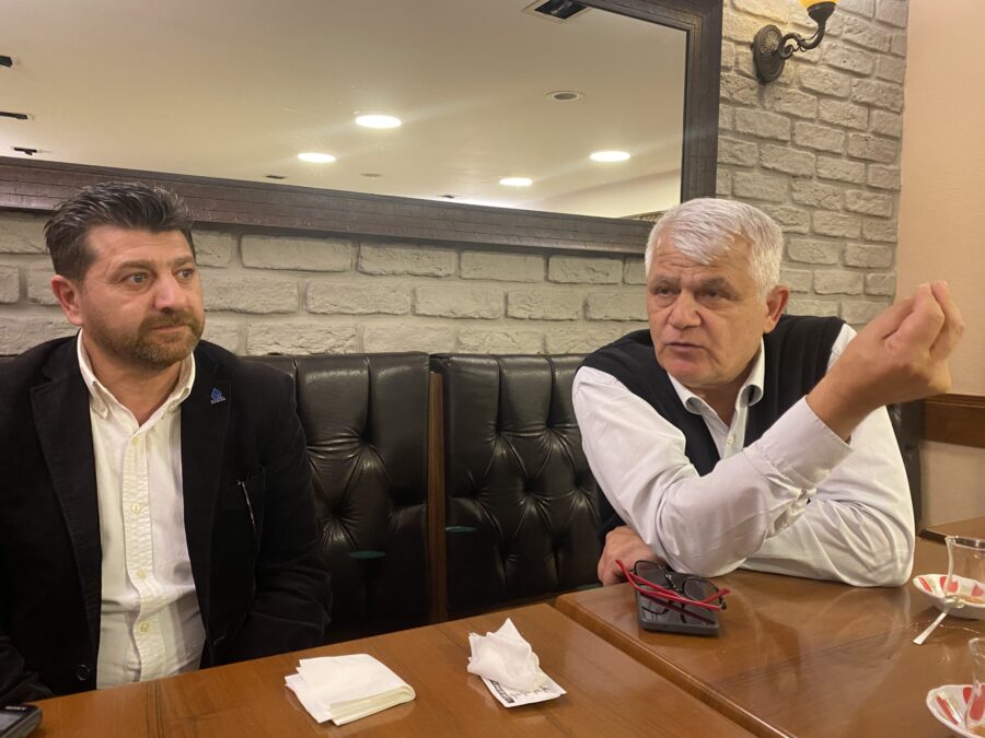 “Dost Kalemler Sofrasına” konuk olan Deva Partisi İlçe Başkanı Şenol Korkmaz, Beykoz’da halkın iradesinin gasp edildiği iddiasında bulunurken, CHP’yi de, halkın iradesine sahip çıkamadıkları gerekçesiyle beceriksizlikle suçladı. 