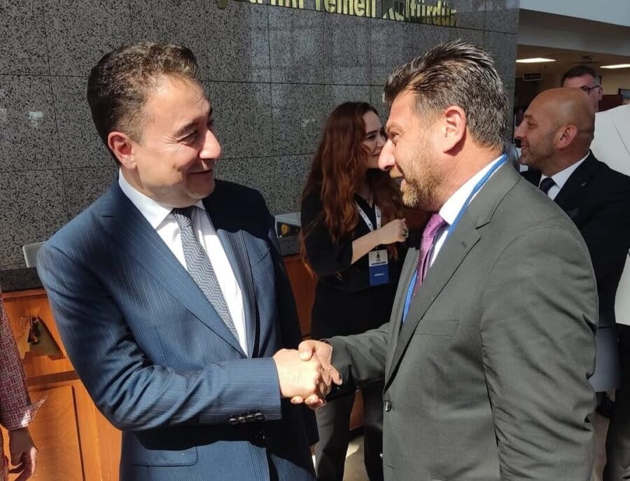 “Dost Kalemler Sofrasına” konuk olan Deva Partisi İlçe Başkanı Şenol Korkmaz, Beykoz’da halkın iradesinin gasp edildiği iddiasında bulunurken, CHP’yi de, halkın iradesine sahip çıkamadıkları gerekçesiyle beceriksizlikle suçladı. 