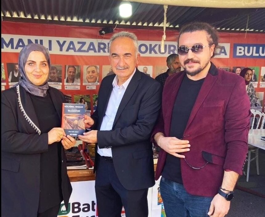 dost beykoz yazari busra sen coban batman kitap fuarinda 6 e1762193659955
