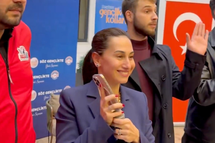 Beykoz’da gençlerle bir araya gelen Başkan Vekili Özlem Vural Gürzel,