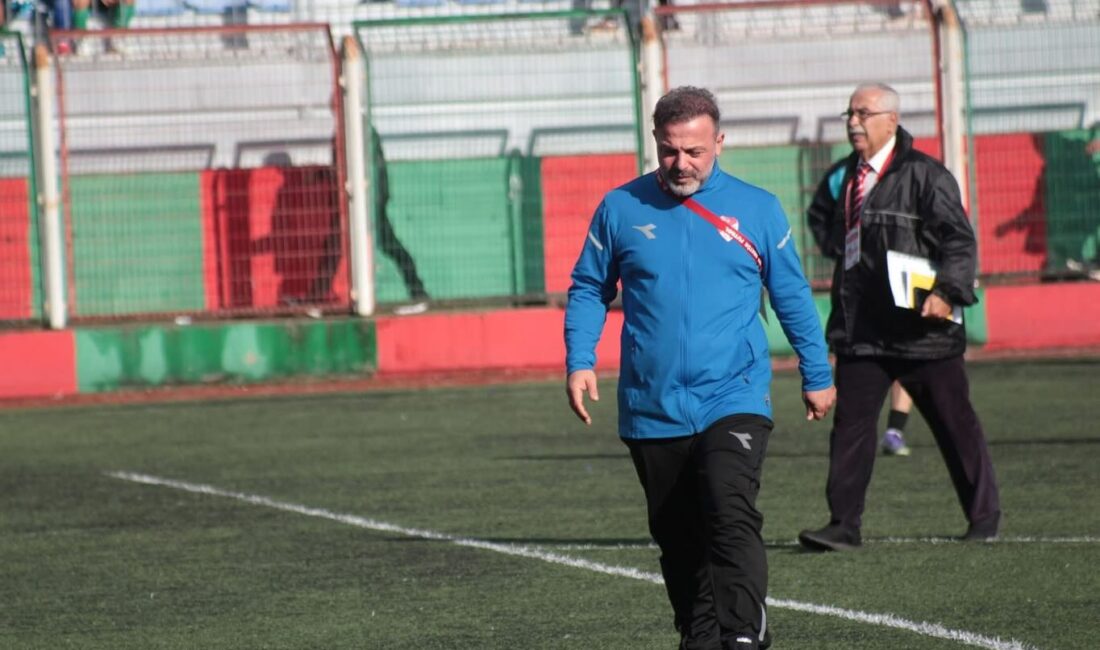 İstanbul 1. Amatör Lig 13. Grubu takımlarından Gümüşsuyuspor'da Antrenör Hakan