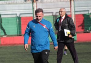 İstanbul 1. Amatör Lig 13. Grubu takımlarından Gümüşsuyuspor'da Antrenör Hakan