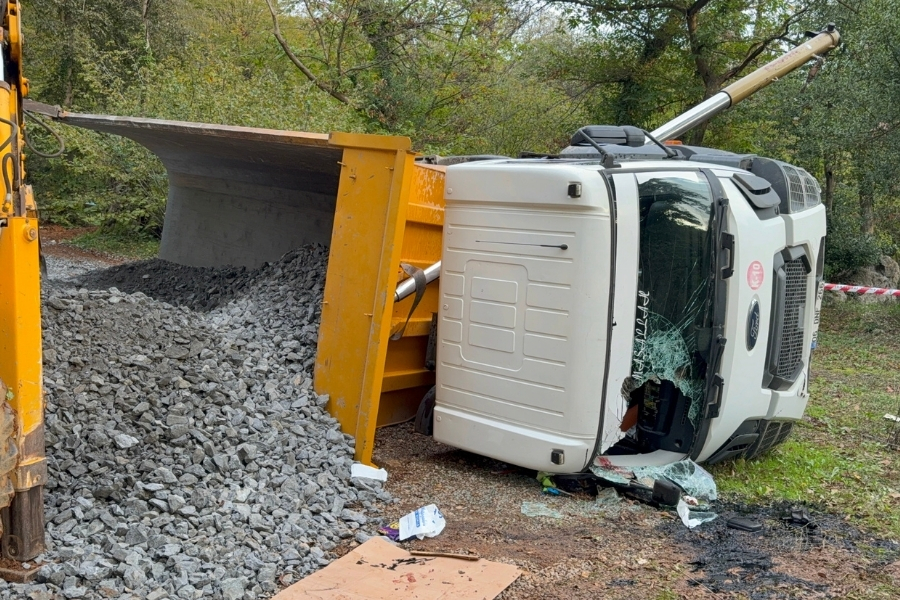 Beykoz Akbaba’daki Kaymakdonduran Mesire Alanı’ndaki toprak yolda seyrettiği sırada devrilen