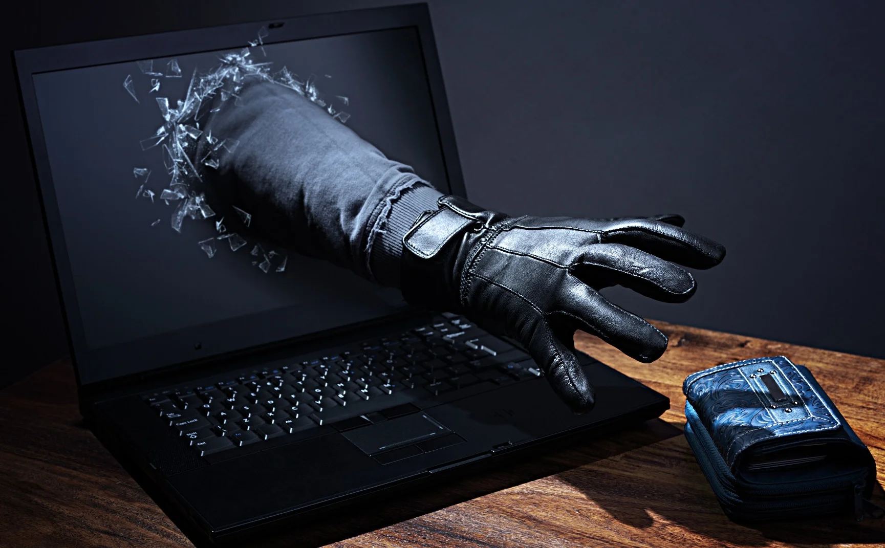 İstanbul’da kendilerini yatırım uzmanı olarak tanıtarak vatandaşları 40 milyon lira