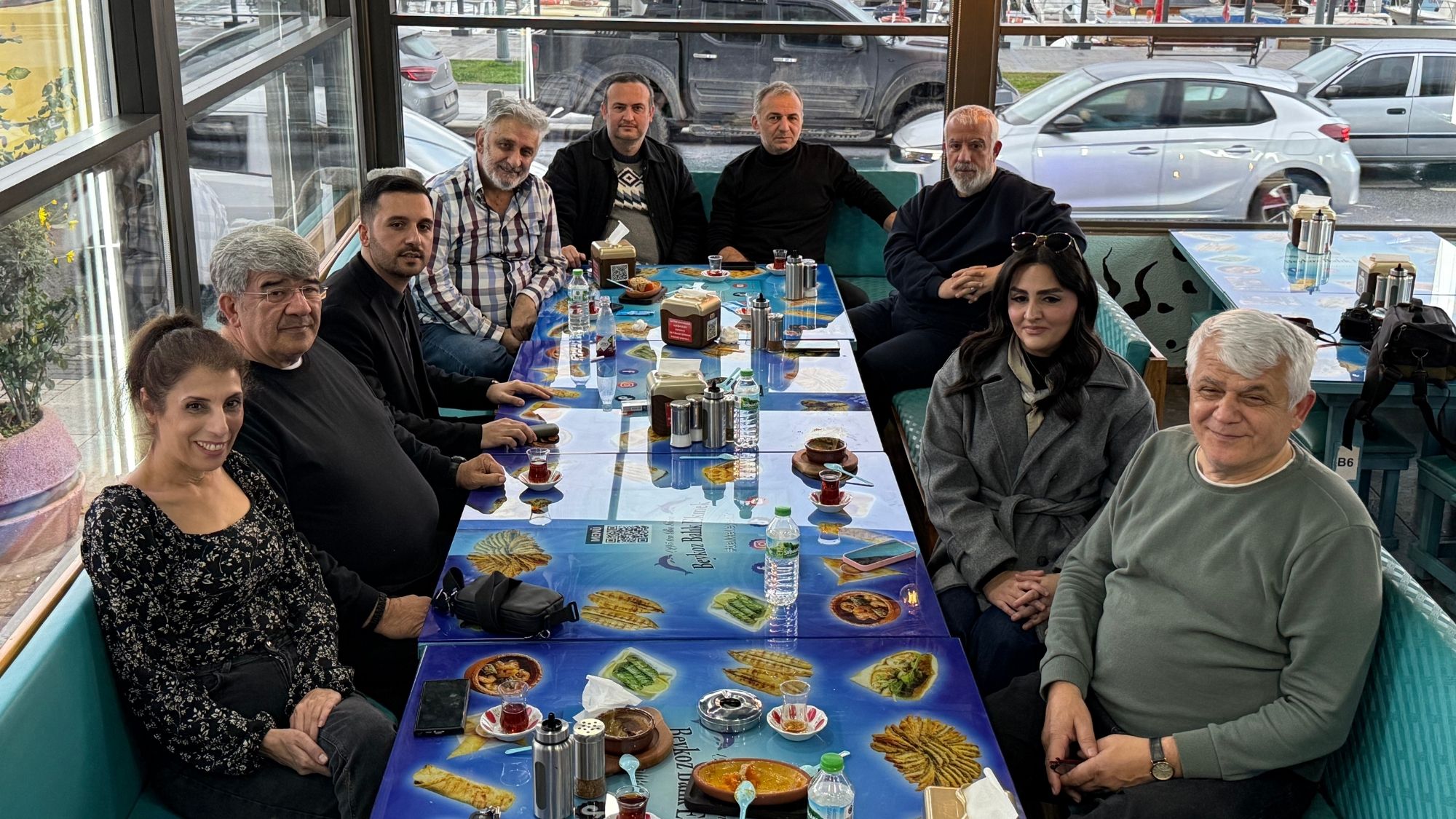 Beykoz Balık Ekmek işletmecisi Furkan Çeliker, ilçedeki yerel basın mensuplarını