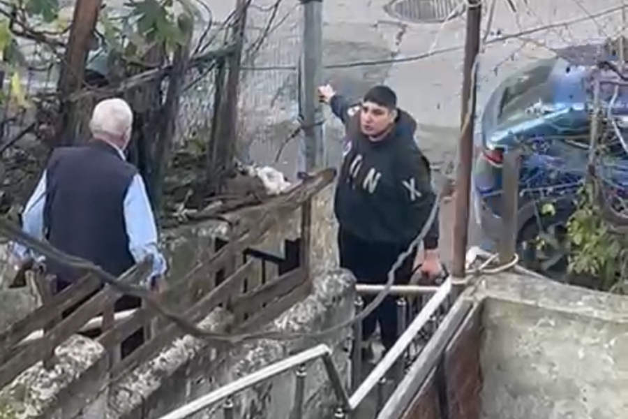 Beykoz Çiğdem Mahallesi'nde baltalı dede ve torunu bölgeye internet akışı