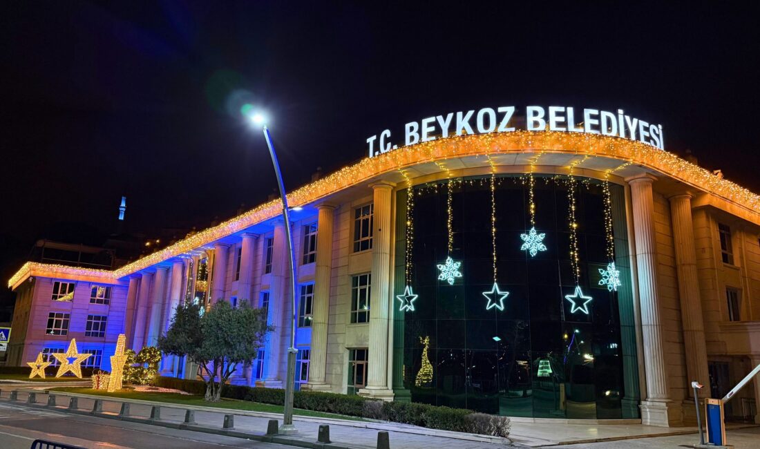 Beykoz Belediyesi, yaklaşan yeni yıl öncesinde gerçekleştirdiği yılbaşı süsleme ve