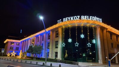 Beykoz Belediyesi, yaklaşan yeni yıl öncesinde gerçekleştirdiği yılbaşı süsleme ve