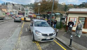 Beykoz’da otobüs duraklarına park eden araçlar İlçe Emniyet Müdürlüğü Trafik