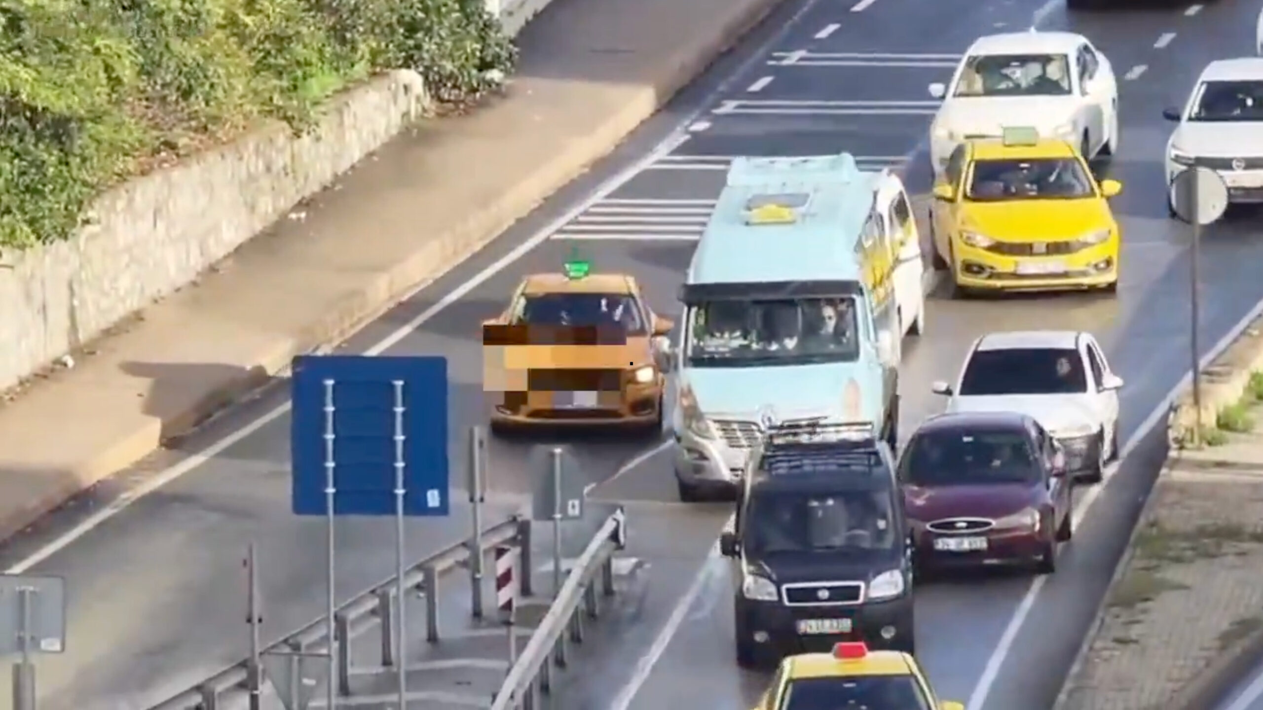 Beykoz Kaymakamlığı, trafiğin yoğun olduğu saatlerde drone destekli denetimlerde kaynak