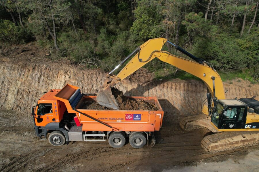 İstanbul Büyükşehir Belediyesi Beykoz’da, Çavuşbaşı Kavacık yoluna genişletme çalışması başlattı.