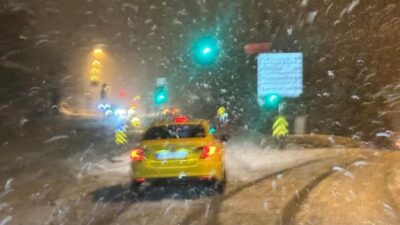 İstanbul Valiliği dün akşam saatlerinde başlayan kar yağışının ara verdiğini,