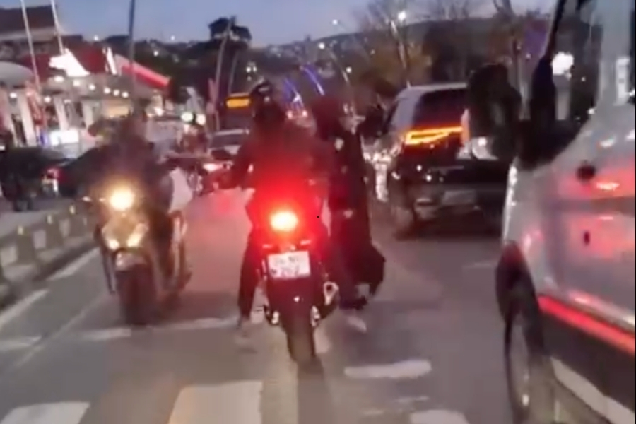 Beykoz Kelle İbrahim Caddesi üzerinde seyreden bir motosiklet sürücüsü, yaya