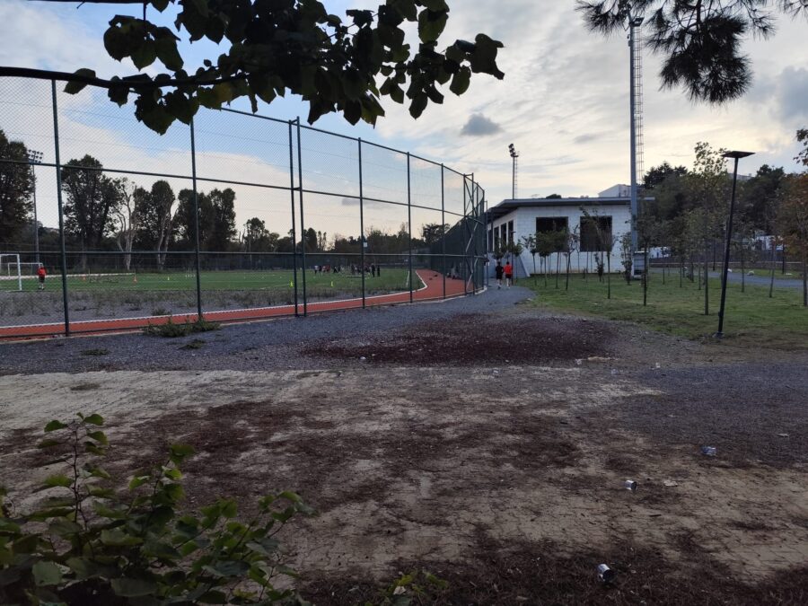 Beykoz’un Millet Bahçesine kimse sahip çıkmıyor 4 ortacesme beykoz millet bahcesi 3 e1765988453228