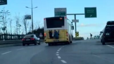 Beykoz’da 2 çocuğun otobüsün arkasına tutunarak yolculuk etmesi yürekleri ağza