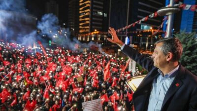 CHP’nin İstanbul’un her ilçesinde gerçekleştirdiği “Millet İradesine Sahip Çıkıyor” mitingi