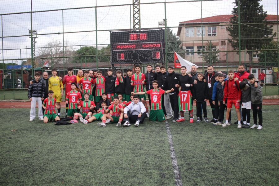 Paşabahçe U16 rakibine gol yağdırdı 2 İstanbul Amatör Ligleri U16 Yaş Kategorisi 37.Grubunda şampiyonluk hesapları yapan Paşabahçe, evinde konuk ettiği Kozyatağı karşısında sahadan 9-0 gibi farklı bir skorla galip ayrıldı.