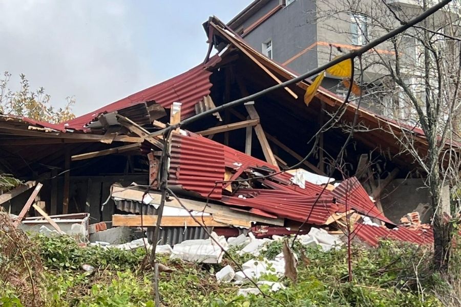 Geçmiş dönemlerde Beykoz’un bazı mahallelerine inşa edilen kaçak yapıların yıkımına