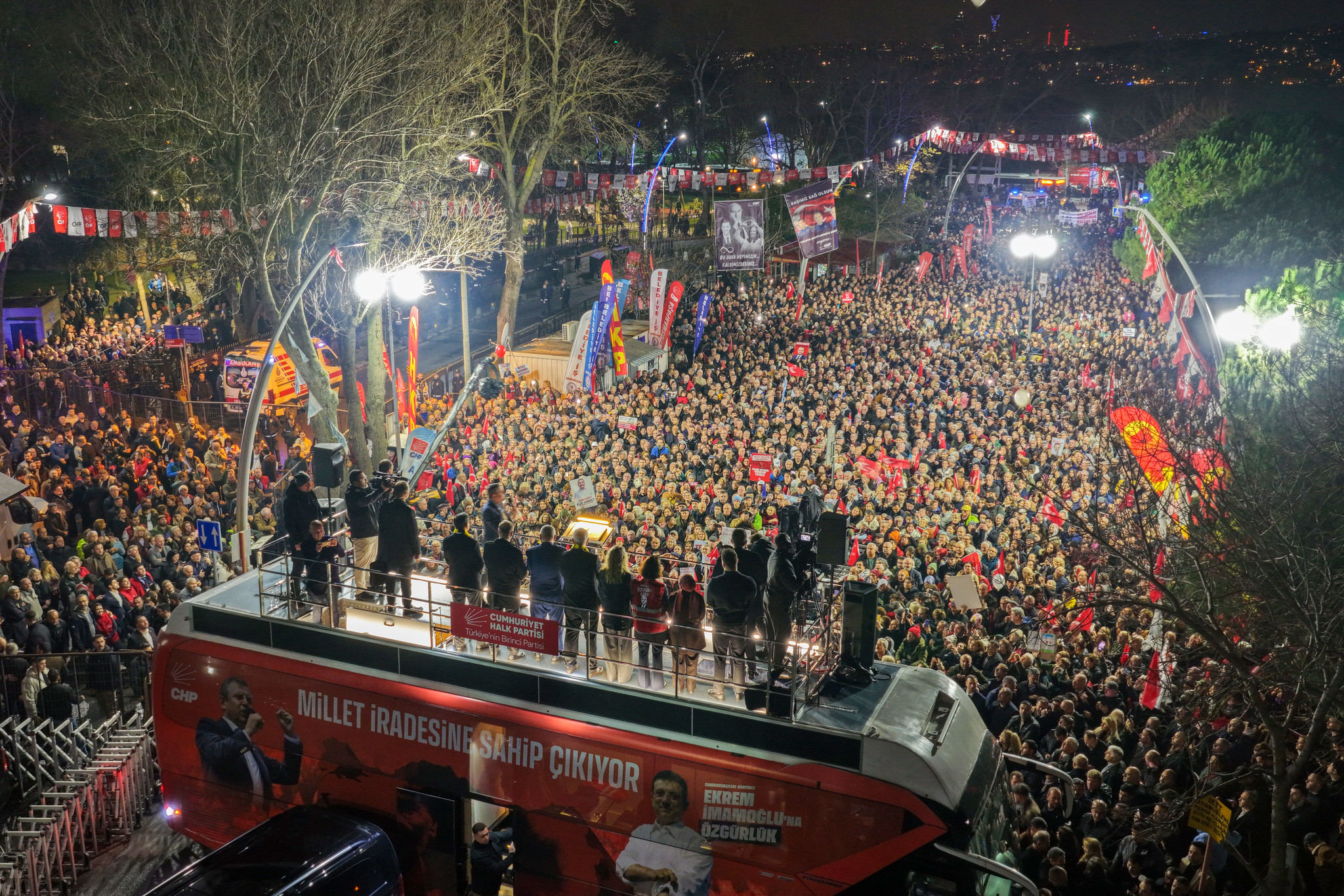 CHP Genel Başkanı Özgür Özel, Beykoz’daki mitinginde Cumhurbaşkanı Erdoğan’a seslenerek,