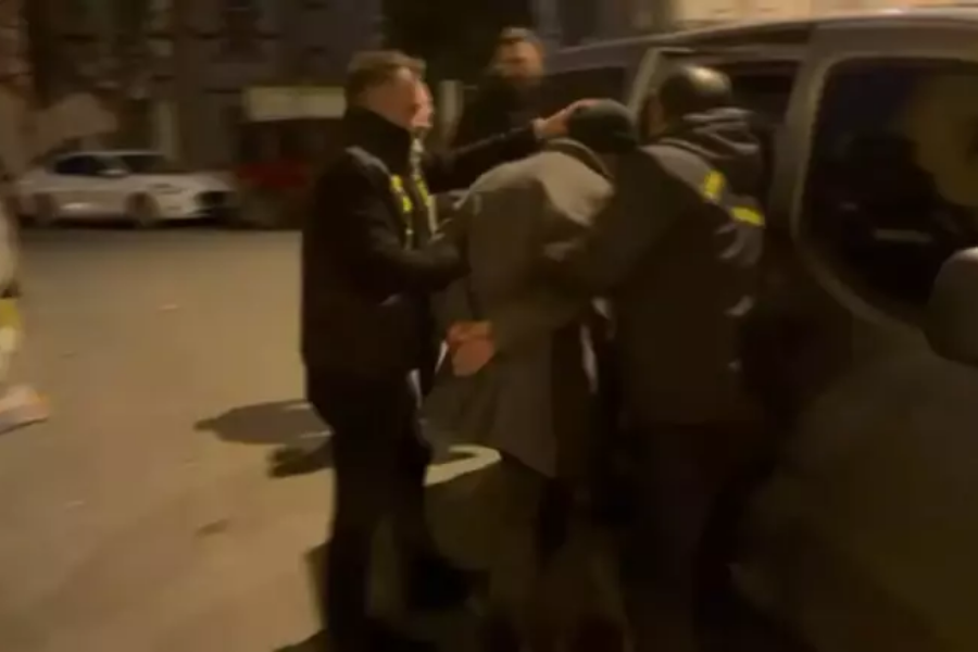 Beykoz Fevzi Çakmak Lisesi’nde 2004 yılında görev yapan Ahmet Eroğlu