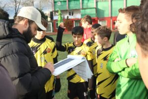 Paşabahçe Spor Kulübünde uzun yıllar değişik yaş gruplarına antrenör olarak