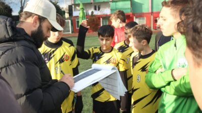 Paşabahçe Spor Kulübünde uzun yıllar değişik yaş gruplarına antrenör olarak