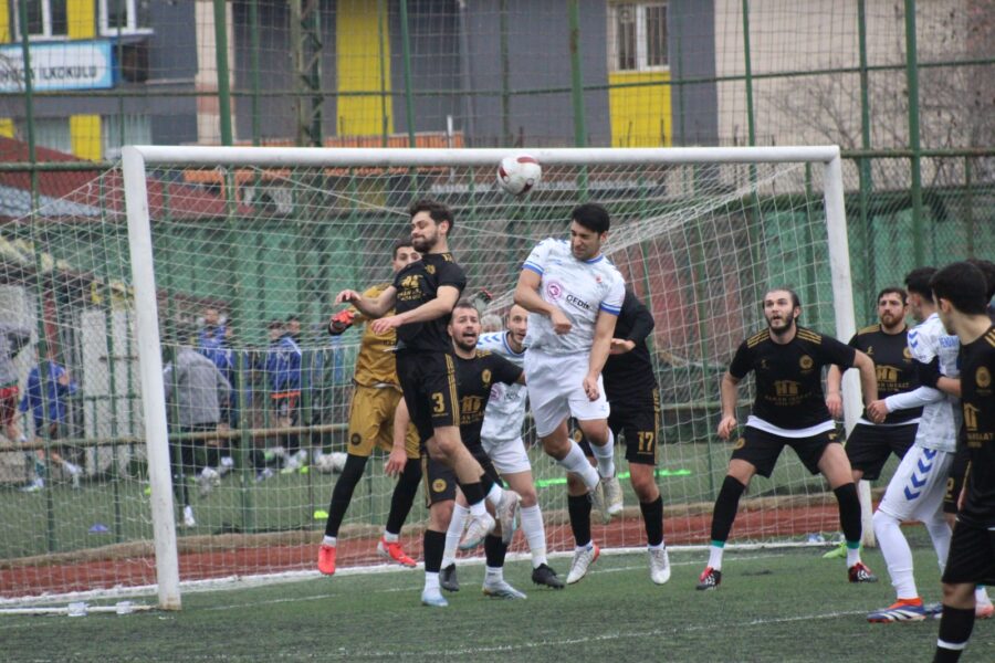 İstanbul 1.Amatör Lig 13.Grubuna dahil karşılaşmada üst sıralar için mücadele