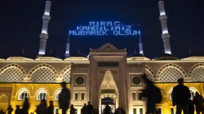 İslam Peygamberi Hz. Muhammed (SAV)'in yüce alemlere ve ilahi huzura