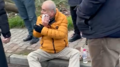 Beykoz Çubuklu Mahallesi’nde şiddetli lodostan dolayı devrilen ağaç kaldırımda yürüyen