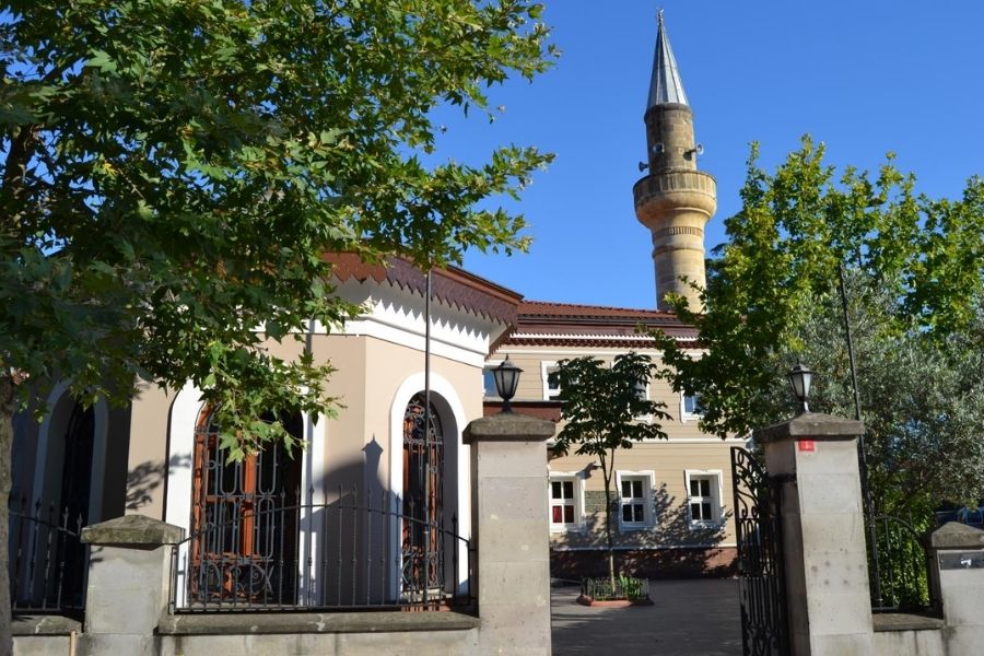 Beykoz Merkez’de bulunan ve halk arasında Beykoz Camii olarak bilinen