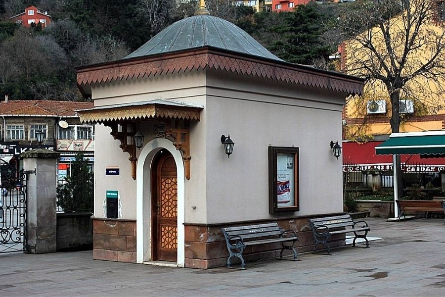 Beykoz Merkez Camii yanındaki gizemli hazire dikkati çekiyor 3 merkz1